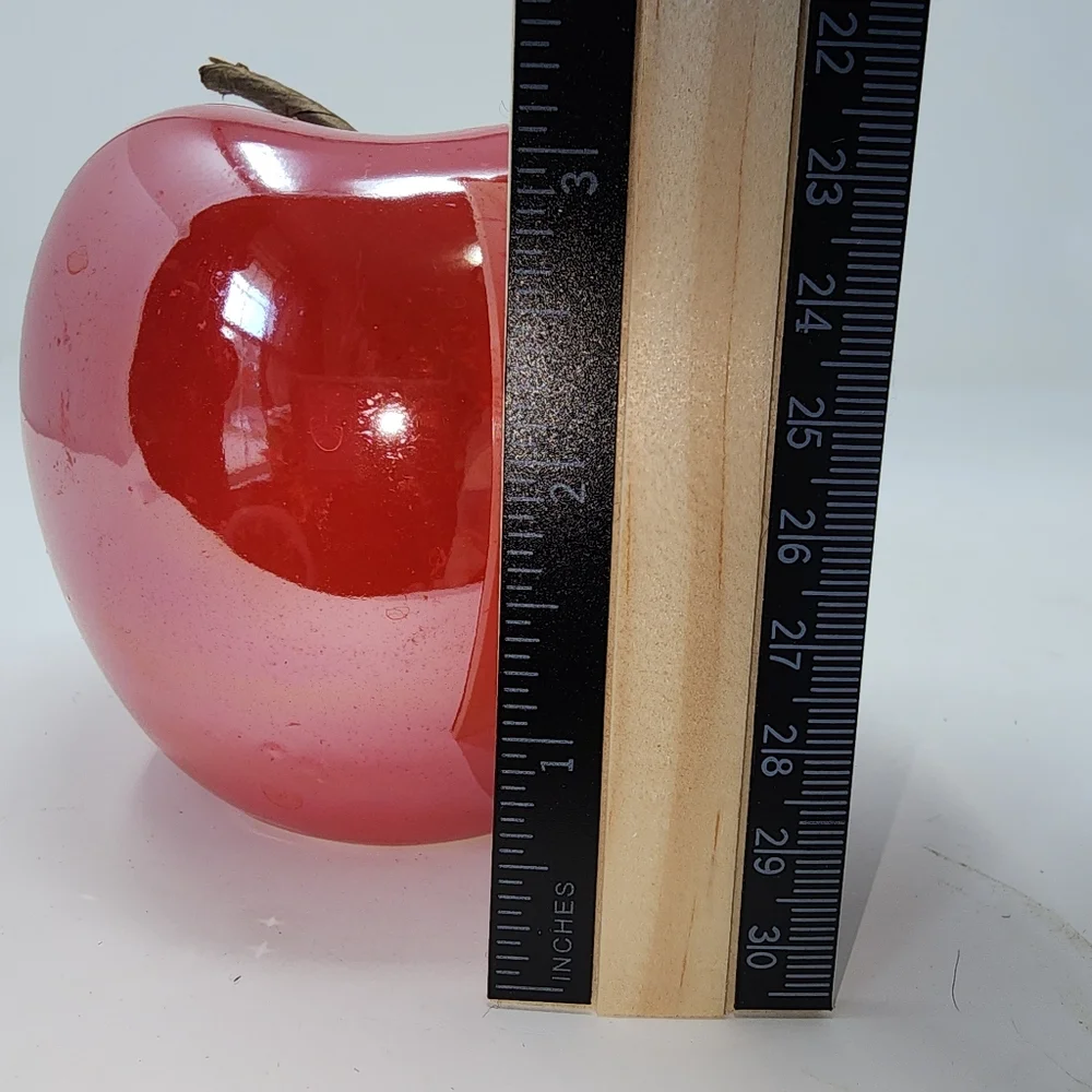 Porcelain‎ irridescent apples
